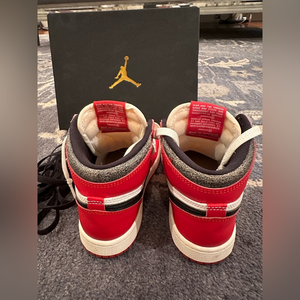 NIKE Little Kids Jordan 1 Retro High OG, size 1 - Picture 4 of 5